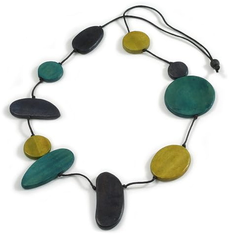 Avalaya, collana lunga con perline in legno geometriche di colore verde acqua, blu scuro e verde oliva, cordino nero. Effetto lavato. Lunga 100 cm/Regolabile