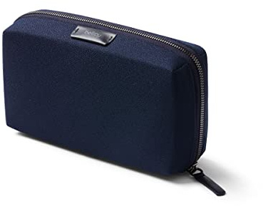 Bellroy Tech Kit Schutzhülle mit Reißverschluss für Hi-Tech-Zubehör (Ladegerät, Ladegerät, Kabel, Kopfhörer) – Marineblau, Marineblau, 130mm x 230mm x72mm, Tech Kit Bellroy, Tasche mit Reißverschluss