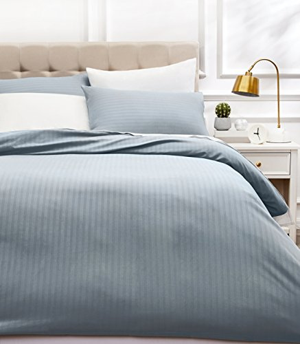 Amazon Basics Juego de Funda nórdica Cama 135/150 de Microfibra, 3 Piezas, Funda de edredón 200 x 200 cm y 2 Fundas de Almohada 50 x 80 cm, Gris Oscuro, Rayas