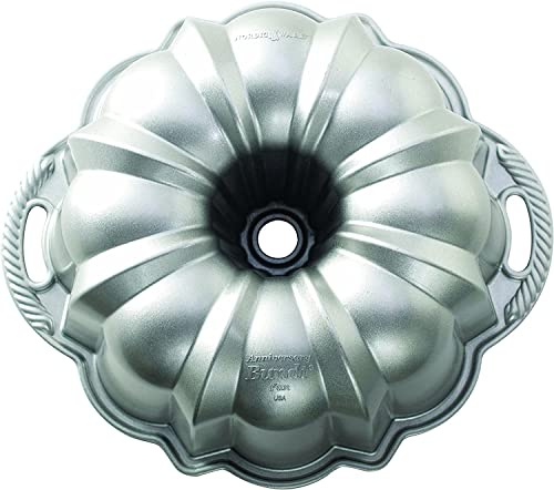 Nordic Ware Platinum Anniversary 12-Cup Bundt Pan, Original Cast Aluminium Bundt Tin, Bundt Cake Tin with Fluted Pattern, Cake Mould Made in the USA, Colour: Silver