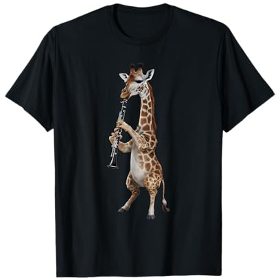 Girafe jouant de la clarinette réaliste T-Shirt