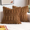 ZWJD 2er Set Braun Kissenbezug 40x40 Kunstpelz Plüsch Kissenbezüge Weiche Kissenhülle Flauschig Dekokissen Moderne Kissen Deko für Wohnzimmer Sofa Schlafzimmer Auto Dekor Sofakissen 40 x 40cm