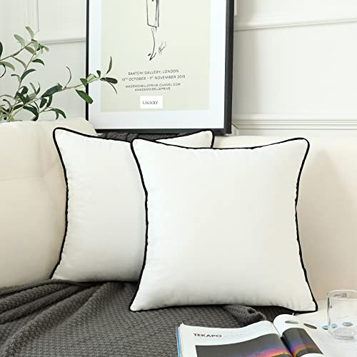 LIGICKY Juego de 2 fundas de almohada de terciopelo blanco, estilo minimalista, sólidas, decorativas, con borde de cuerda negra, fundas de cojín cuadradas suaves para sofá, dormitorio, decoración de
