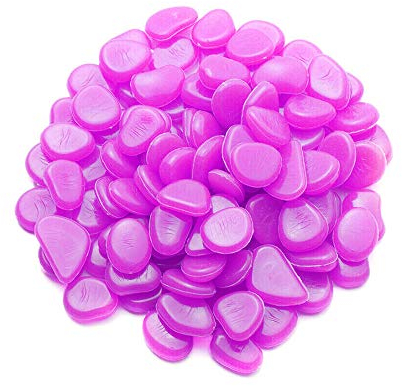 Mdurian 100Pcs Pierre Lumineuse Galet Lumineux Cailloux Brillants dans Le Noir pavés pour Maison Jardin passerelle Aquarium Patio pelouse Décoratives Violet