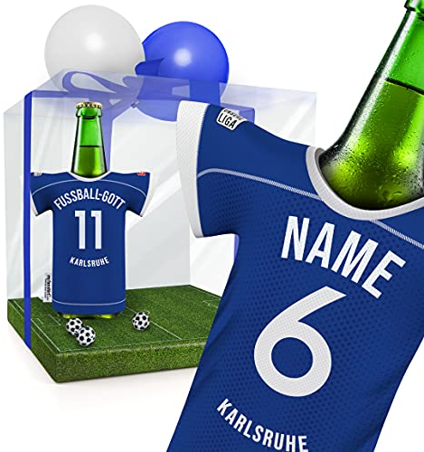 my fan shirt PERSONALISIERT Karlsruhe Trikotkühler Fanartikel Männer | Passend für Karlsruhe | Mann Freund Opa Bruder Geburtstag Weihnachts-Geschenk Wichtel Flaschenkühler by MYFANSHIRT.com