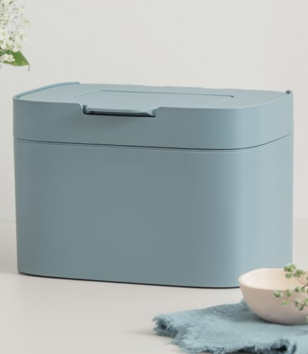 KAZAI. Bidone Umido 'Elin' | Pattumiera con Coperchio, Secchio da 4,5L con Filtro Anti-Odore al Carbone | Contenitore per Compost | Cestino Cucina Compatto, Pattumiera Antiodore | Blu Pietra