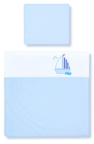 Amilian® Kinderwagenset mit Stickerei Baby Bettwäsche Garnitur für Kinderwagen 80x80 cm + 35x40 cm (Hellblau/Weiß mit SEGELBOOT, 2 TLG.)