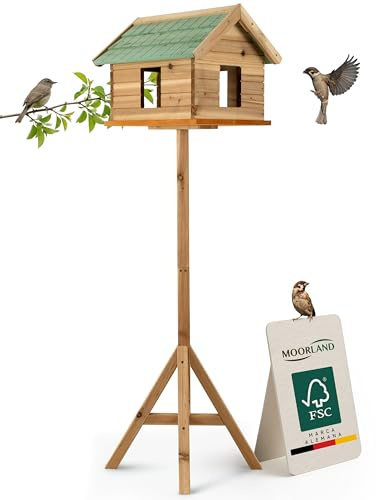 Moorland Casa para Pájaros con Ventanas y Soporte 135 cm – Comedero Cerrado de Madera de Abeto FSC – Resistente al Clima – para Todo el Año – Techo Verde con Tejas – VH2