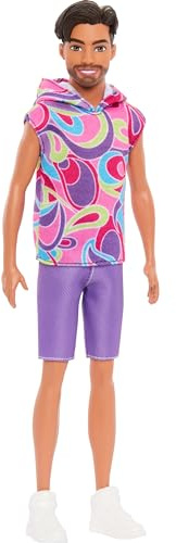 Barbie Fashionistas Ken-Puppe Nr. 227 mit Outfit, das an den Totally Hair Look erinnert, brünette Modepuppe mit kurzem Bart und schlankem Körperbau, Sammelfigur zum 65. Jubiläum, HRH26
