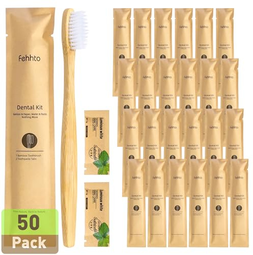 FEHHTO Kit de cepillos de dientes de bambú a granel, paquete de 50 cepillos de dientes desechables de cerdas suaves con pasta de dientes (6 g), kit dental para invitados envuelto individualmente para