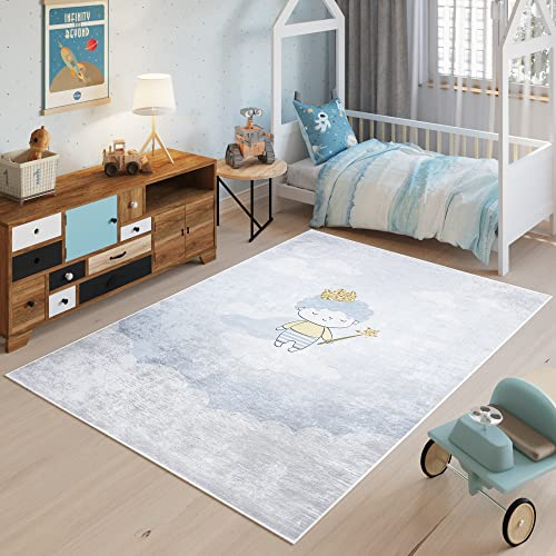 TAPISO Emma Teppich Waschbar bei 30 Grad Blau Grau Prinz bedruckter Kinderteppich Antirutsch Kinderzimmer Jugendzimmer Modern ÖKO-TEX 80 x 150 cm