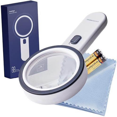 LICHTENBERG Leselupe mit Licht & Batterien - Helle LED Beleuchtung für scharfes Lesen - Breiter Griff für Komfortables Halten - Klare Vergrößerung mit wenig Verzerrung an den Rändern