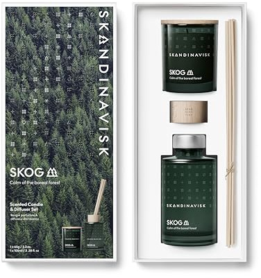 Skandinavisk Skog Coffret cadeau de bougies parfumées 65 g et diffuseur de parfum 100 ml, Skog 'Forest', Notes de parfum : aiguilles de pin et pommes de sapin, sève de bouleau et muguet