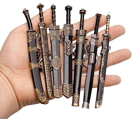 Zghhc Mini Llaveros De Espadas Antiguos con Vaina, Patrón Decorativo, Modelo De Arma Antigua, Colección De Dijes Colgantes con Diseño De Cuchillo Chin-han