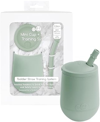 ezpz Mini Cup 12 mesi + Bicchiere da allenamento per bambini piccoli con coperchio e cannuccia. 100% silicone. Progettato da uno specialista in alimentazione pediatrica. Salvia