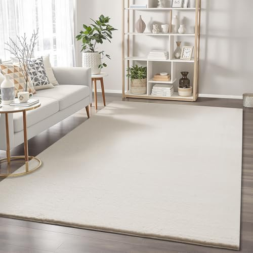the carpet Cosy – Kuscheliger Fellteppich, Weich & Elegant, Waschbar und Für Fußbodenheizung Geeignet, Öko-Tex Zertifiziert, Hochwertiger Kunstfell Teppich, Beige, 80 x 150 cm