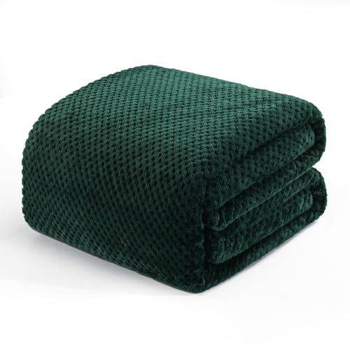Exclusivo Mezcla Couverture Polaire pour Lit 1 Personne, Plaid de Flanelle Doux et Chaud,Texture Gaufrée,Douillet et Léger, 150x200 CM, Vert Foncé