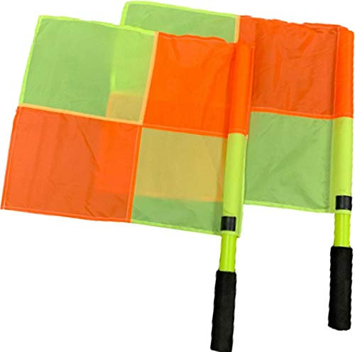 Football Training Corner Flags – Pack of 4 Corner Flags with Tie Cord – Durable Pitch & Field Markers for Training, Matches & Sports Events (4, Chequered Flag)