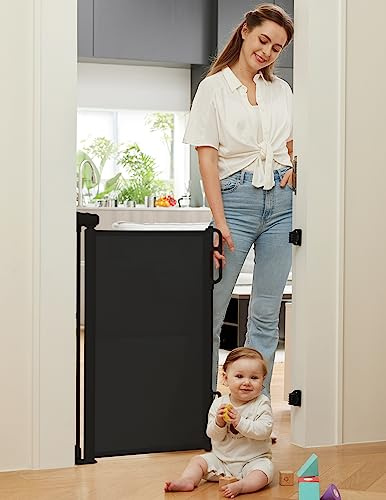 Momcozy Infällbar trappgrind med automatisk lås, säkerhetsgrind för småbarn och hundar, utökad babybarriärgrind, 140 cm bred, 83 cm lång, husdjursgrind med en hand för trappor/hallar/inomhus/utomhus