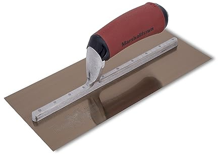 Frattazzo lisciante Marshalltown con manico curvo Durasoft in acciaio dorato, molto adatto per pavimenti e calcestruzzo, dimensioni della frattazzo: 292x121 mm