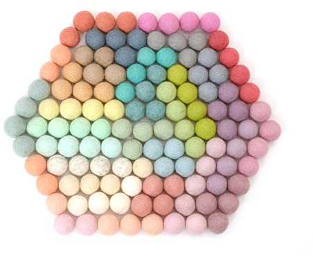 Glaciart One Pompones de Fieltro, Bolas de Lana (120 Piezas) 1 cm - 0.4 Pulgadas, Hechas a Mano en 30 Colores Pasteles (Verde, Rosa, Amarillo y Más) Lote Pequeño para Guirnaldas