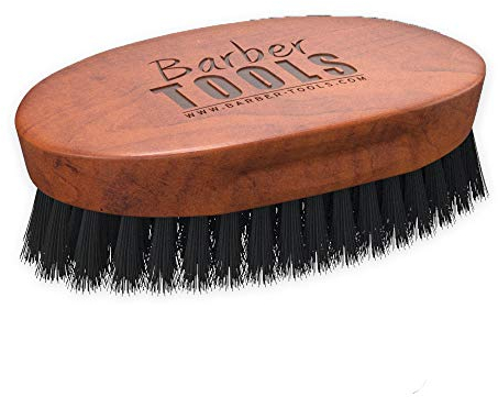 Spazzola per barba e baffi di alta qualità. Realizzata in legno di faggio e pelo di cinghiale al 100%. È ideale per l'utilizzo di olio da barba, balsamo per barba, cera per barba. ✮ BARBER TOOLS ✮