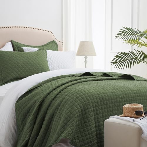 SunStyle Home Luxury Olive Green Quilt Set Queen Lightweight Bedspread Full Soft Reversible Coverlet for All Season 3pcs Army Green Diamond Quilted Bedding Sets (1 Quilt 2 Pillow Shams)(90x96)