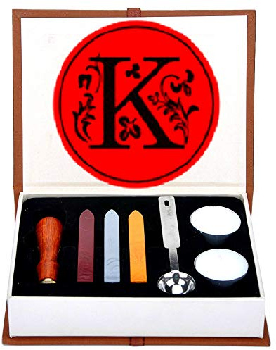 Bokstaven K Vax Seal Stamp Set, ANBOSE alfabet K bokstäver vaxtätning stämpelsats inklusive 1 st trähandtag koppartätning, 3 st vaxtätningspinnar, 1 st smältsked och 2 st vita ljus (brev-K)
