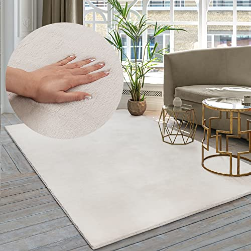 the carpet Premium Moderner Hochflor Langflor Wohnzimmer Teppich, Super Soft, Kunstfell, Flauschig, Felloptik, Beige, 80 x 150 cm