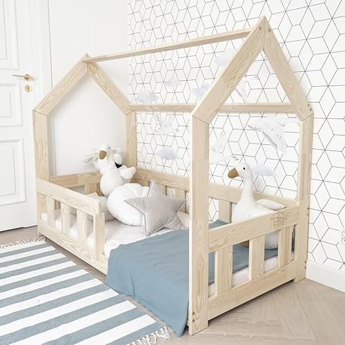 Hausbett 120x200 mit Rausfallschutz Naturholz – Milo - Gemütlich Rausfallschutz Bett für Kinderzimmer - Kinderbett mit Lattenrost - Stabiles Kinderbett Mädchen