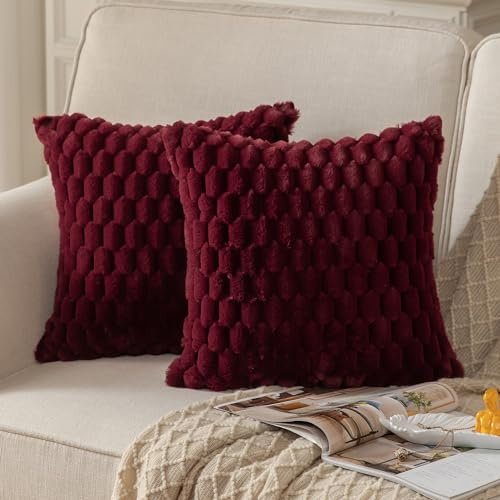 MANDIOO Pack of 2 Burgundy Super Soft Plush Fluffy Decorative Throw Pillow Covers 18x18 inch Faux Fur Wool Velvet Cushion Covers Pillow Cases Couch Sofa Bed Living Room