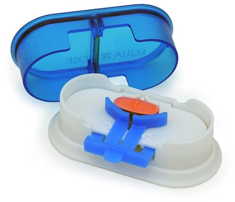 Le coupe-pilule EQUADOSE V2. Un nouveau type de pilulier doté de deux lames en acier inoxydable et d'un dispositif de centrage.