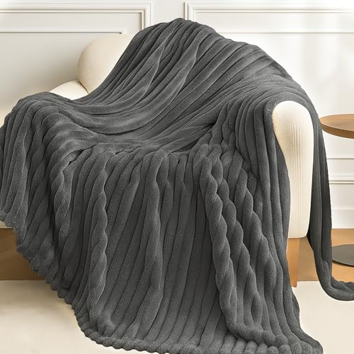 Quorlis Coperta Flanell Morbida 150x200 cm con Strisce - Tessuto Ultra Soffice per Divano e Letto, Ideale per Tutte le Stagioni