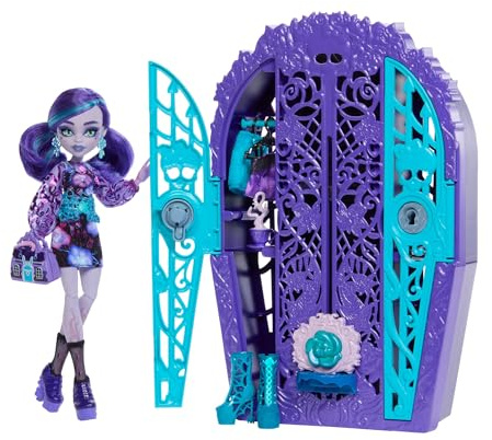 Monster High Segreti da Brivido - Twyla e I misteri in Giardino, set con bambola e guardaroba, 19 accessori e abiti per il tea party inclusi, giocattolo per bambini, 4+ anni, HYT74