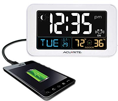 AcuRite Intelli-Time Digital Alarm Clock for Bedroom with USB Charger, Indoor Temperature and Humidity for Heavy Sleepers (13040CA)