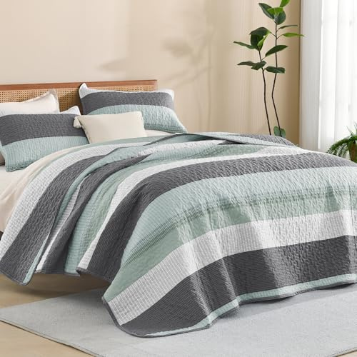 Litanika Colcha de Verano de 3 Piezas, tamaño King, Color Verde Salvia, diseño de Retazos a Rayas, Juego de Ropa de Cama Acolchado de Microfibra Suave y Ligera para Todas Las Estaciones (1 edredón, 2