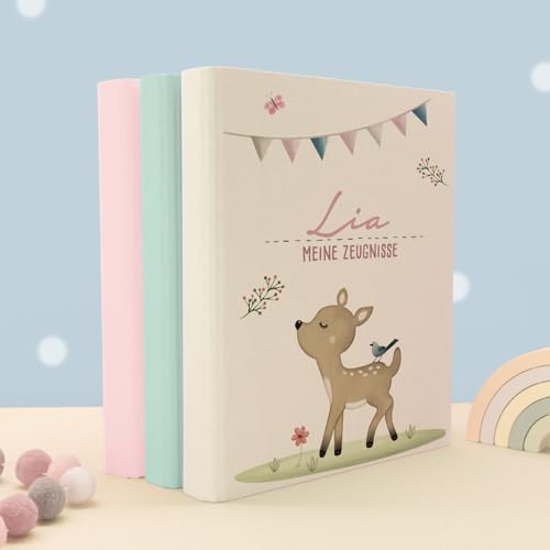 Zeugnismappe A4 personalisiert, Ringordner mit Namen, Leinen-Ordner für Schulzeugnisse, Geschenk Einschulung Mädchen & Jungen, Schulordner Tiermotive (Reh, Beige, 31×27×4,5)