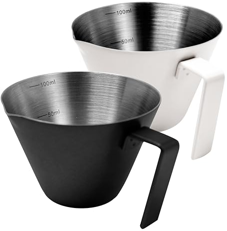 NEOUZA Vasos de chupito de espresso de 100 ml, taza medidora de espresso, paquete de 2 tazas de vertido de acero inoxidable, accesorios de cocina para accesorios de espresso (blanco y negro)