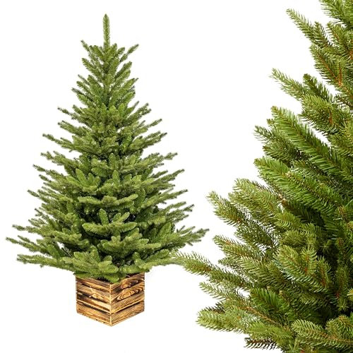 Premium Künstlicher Weihnachtsbaum 150 cm I Künstlicher Tannenbaum mit Holzkisten-Ständer I Zweige Imitieren Echten Baum I Mix aus Spritzguss & PVC I Dichte Nadeln I Tasche Inklusive I Made in EU