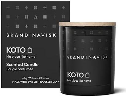 Koto Doftljus med lock 65 g - Doftnoter: Vaniljbönor och torkade apelsinskal och vintagelädermöbler. Naturliga ingredienser och vegansk.