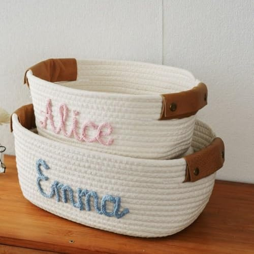 HERSTL Cesta Personalizada Hecha A Mano, Cesta De Cuerda De Algodón For Regalo De Baby Shower, Cesta De Juguetes Con Monograma For Recién Nacidos, Regalo Con El Nombre Del Bebé(32x24x13cm)