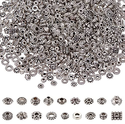 PH PandaHall 900Pcs/Box 18 Formen Tibetischen Stil Legierung Perlen Abstandshalter Metall Zwischenperlen für Halskette Armband DIY Schmuck machen, Antik Silber, 1~3mm Loch