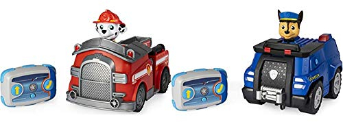 PAW PATROL 6054195 - Ferngesteuertes Feuerwehrauto mit Marshall - Figur, RC Fahrzeug in rot & 6054190 - Ferngesteuertes Polizeiauto mit Chase - Figur, RC Fahrzeug in blau