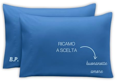 MAYRA Coppia di Federe Personalizzate | Copri Cuscino in 100% Cotone di Alta Qualità | Personalizzabili con Ricamo Nome, Iniziali, Logo, Hotel | Made in Italy | Idea Regalo (Azzurro)
