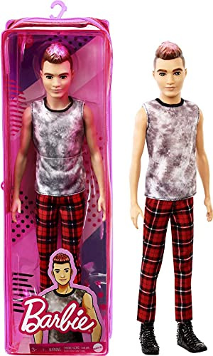 Barbie GVY29 - Ken Fashionistas Puppe mit Pinkem Haar, ärmellosem Batikoberteil, roter Karohose und schwarzen Stiefeln, Spielzeug für Kinder von 3 bis 8 Jahren