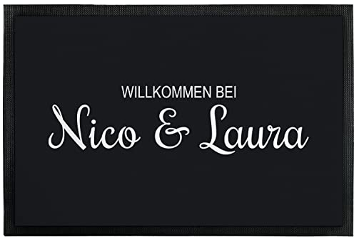 Fußmatte personalisiert Willkommen bei Wunschname - rutschfester Fussabtreter Außen & Innen - Personalisierung mit Wunsch-Namen - Schmutzfangmatte - individuelles Geschenk (60 x 40 cm, Schwarz)