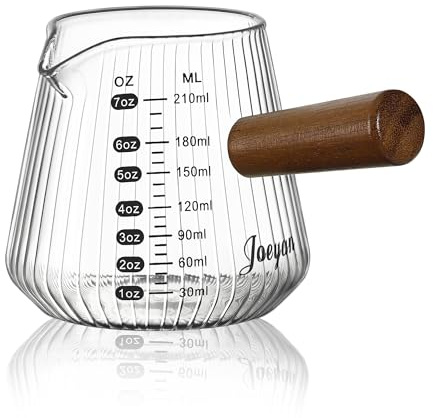 Joeyan 210ml Vaso Medidor de Vidrio Borosilicato, 7oz Taza de Expresso Estilo Origami con Escala, Pequeña Jarra para Leche con Mango de Madera y Pico Vertedor, Mini Measuring Cup para Café, Claro