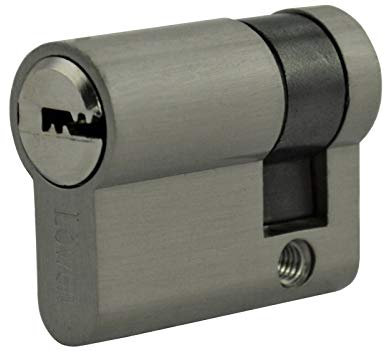 1 x halvcylinder 40 mm 30/10 mm olika låsning + 13 nycklar