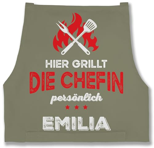 Schürze - Grillschürze Damen - Hier grillt die Chefin persönlich mit Name I Lustig Grillen Frauen I Geschenk Grillen personalisiert - 85x69 - Sage Grün - grillschürzen für kochschürze lustige