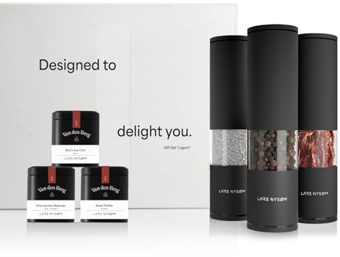 LARS NYSØM Gewürzmühlen & Gewürze Geschenkset - Salz und Pfeffermühlen Set mit Chilimühle & 3 Gewürzdosen (Salz, Pfeffer, Chili) - Durch schöne Geschenkbox eine tolle Geschenk Idee (Carbon Black)